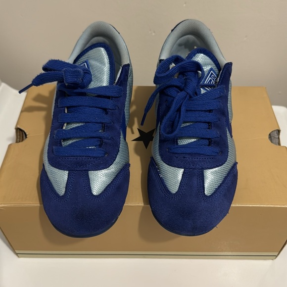 Converse Size 9 - Picture 2 of 7